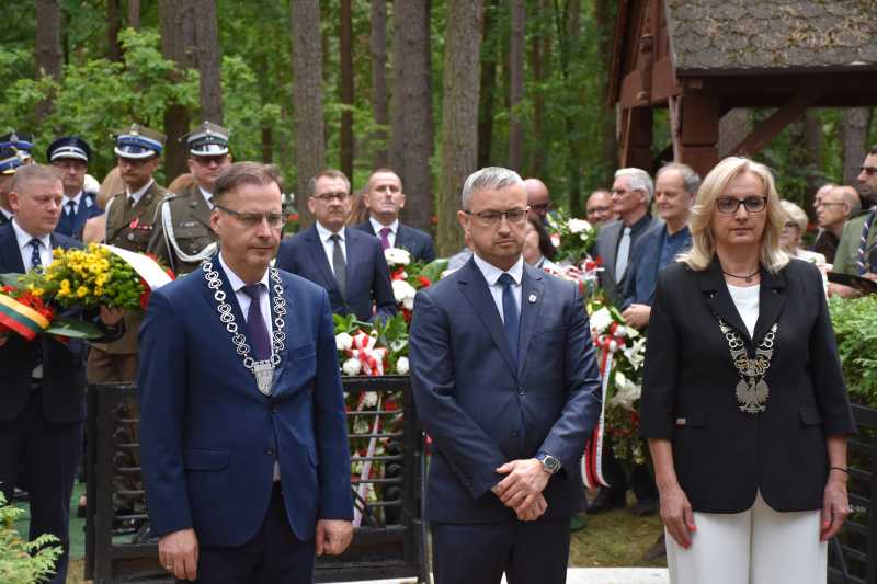 Złożenie wieńców w Pszczelniku